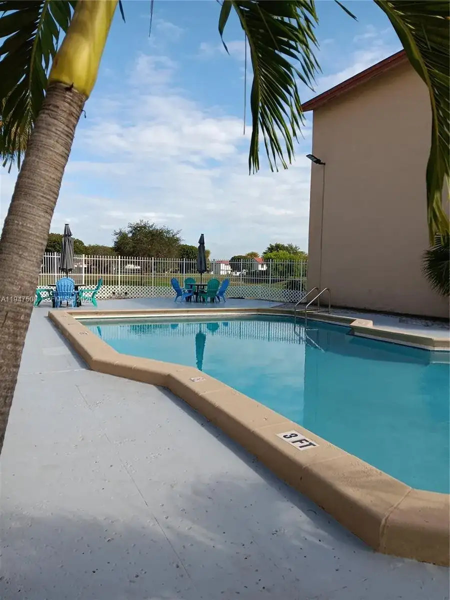 271 W Park Dr # 7, Miami FL 33172 photo 4