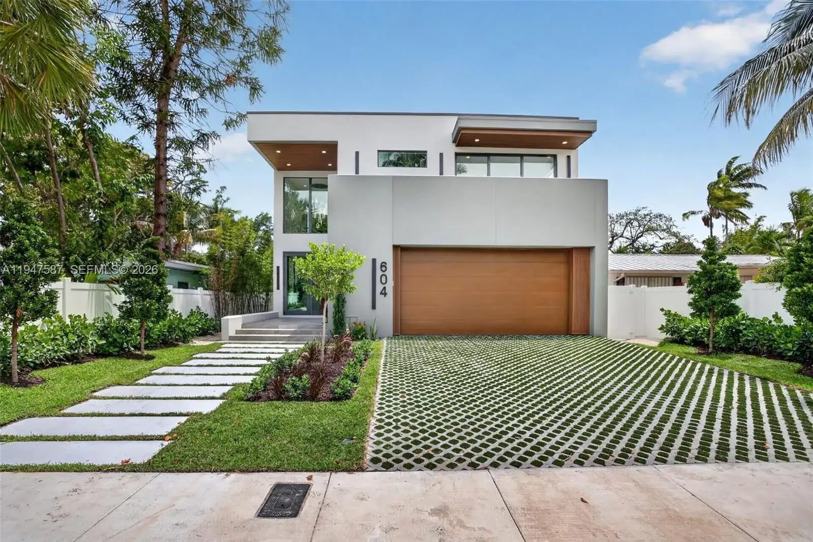 604 SW 7th St, Fort Lauderdale FL 33315 photo 2