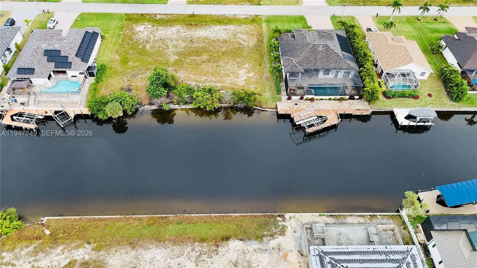 718 NW 38 pl, Cape Coral FL 33993 photo 3