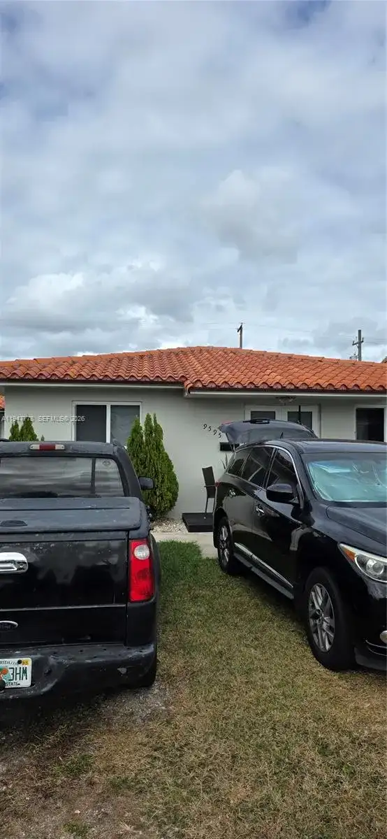 9595 SW 39th St, Miami FL 33165 photo 2