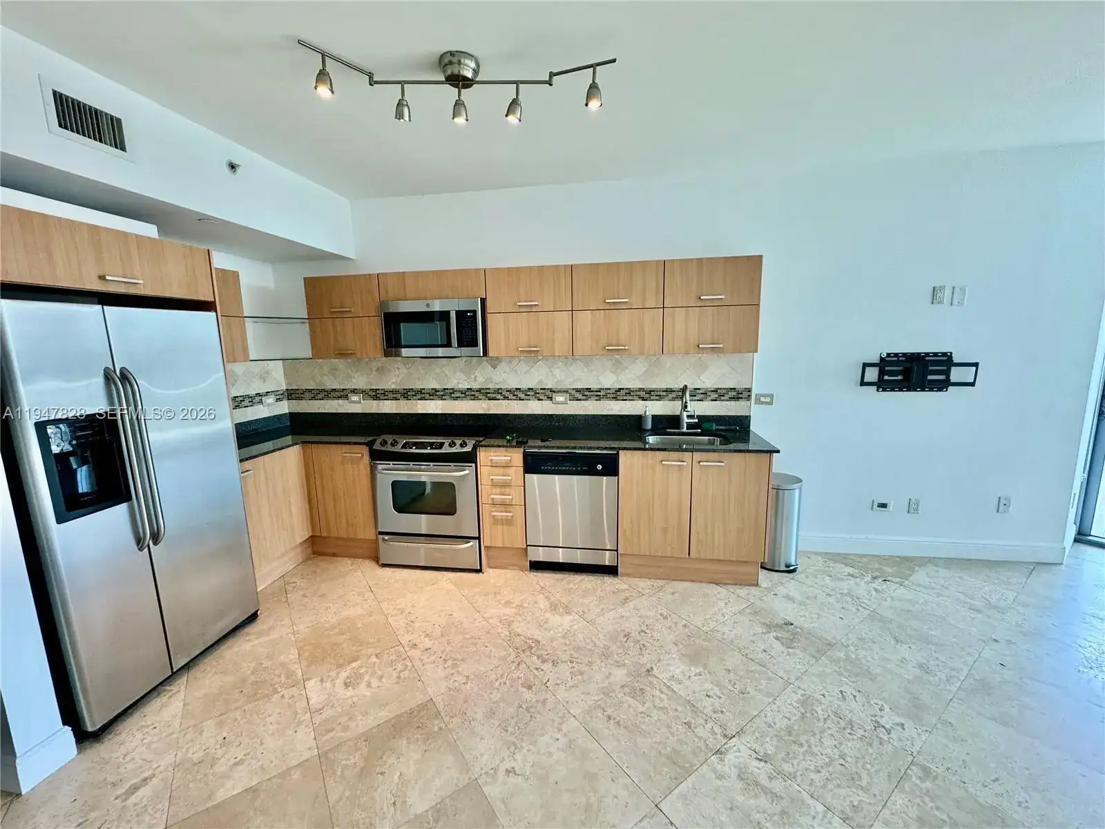 350 S Miami Ave # 2912, Miami FL 33130 photo 4
