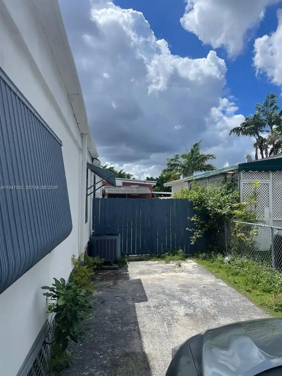 13110 SW 10th ST, Miami FL 33184 photo 4