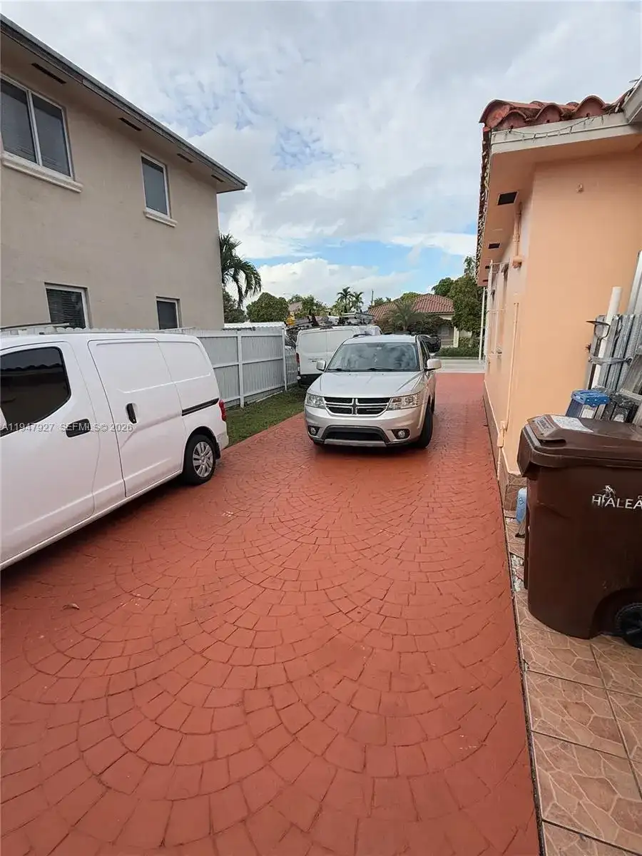 380 W 41st St, Hialeah FL 33012 photo 4