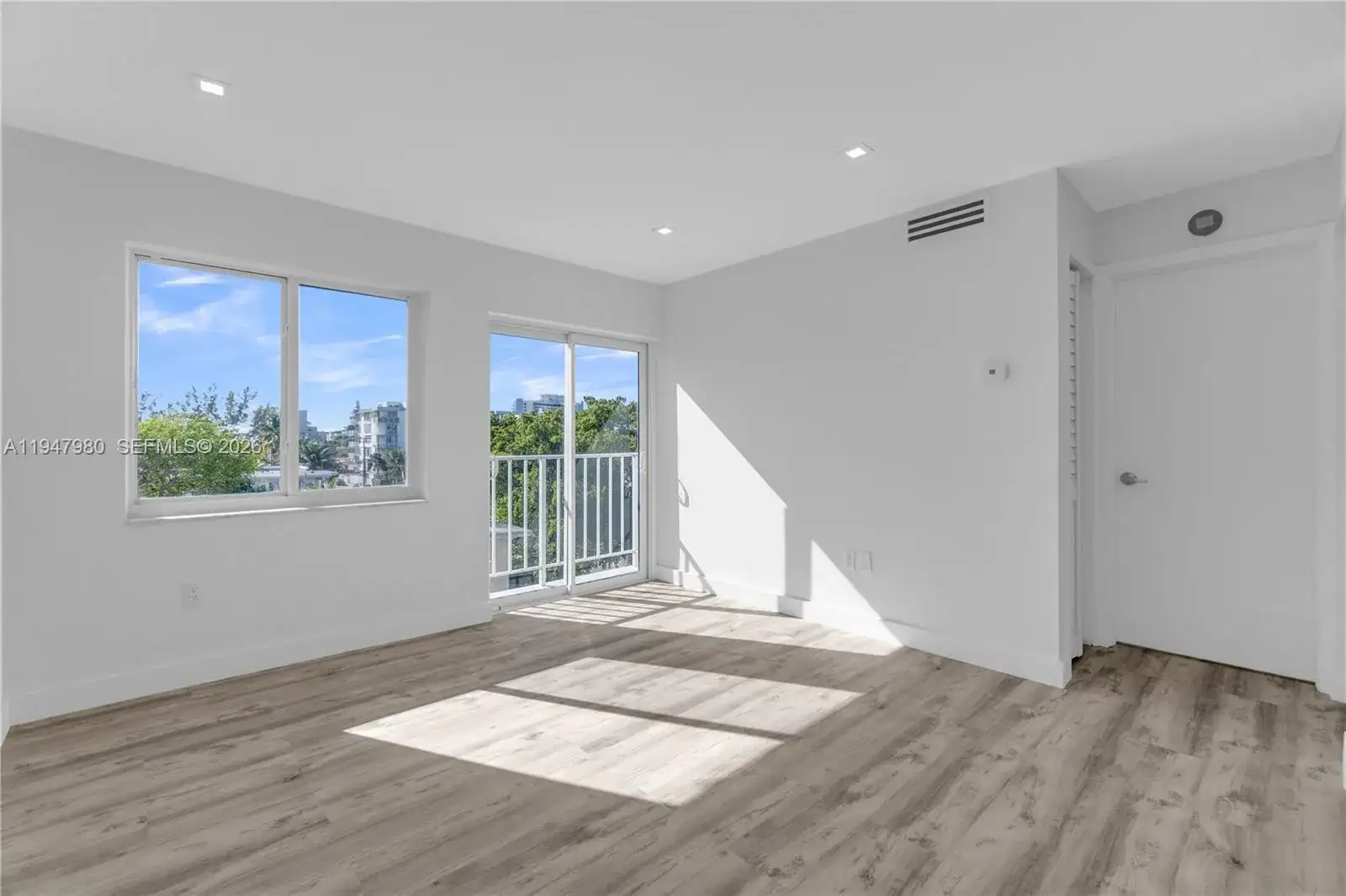 7925 Carlyle Ave # 402, Miami Beach FL 33141 photo 3