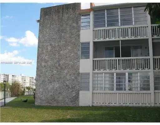 1591 NE Miami Gardens Dr # 205, Miami FL 33179 photo 5