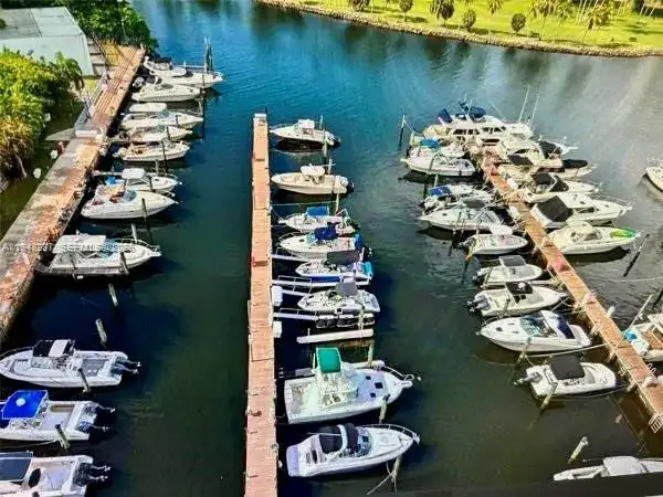 1700 NW N River Dr, Miami FL 33125 photo 2