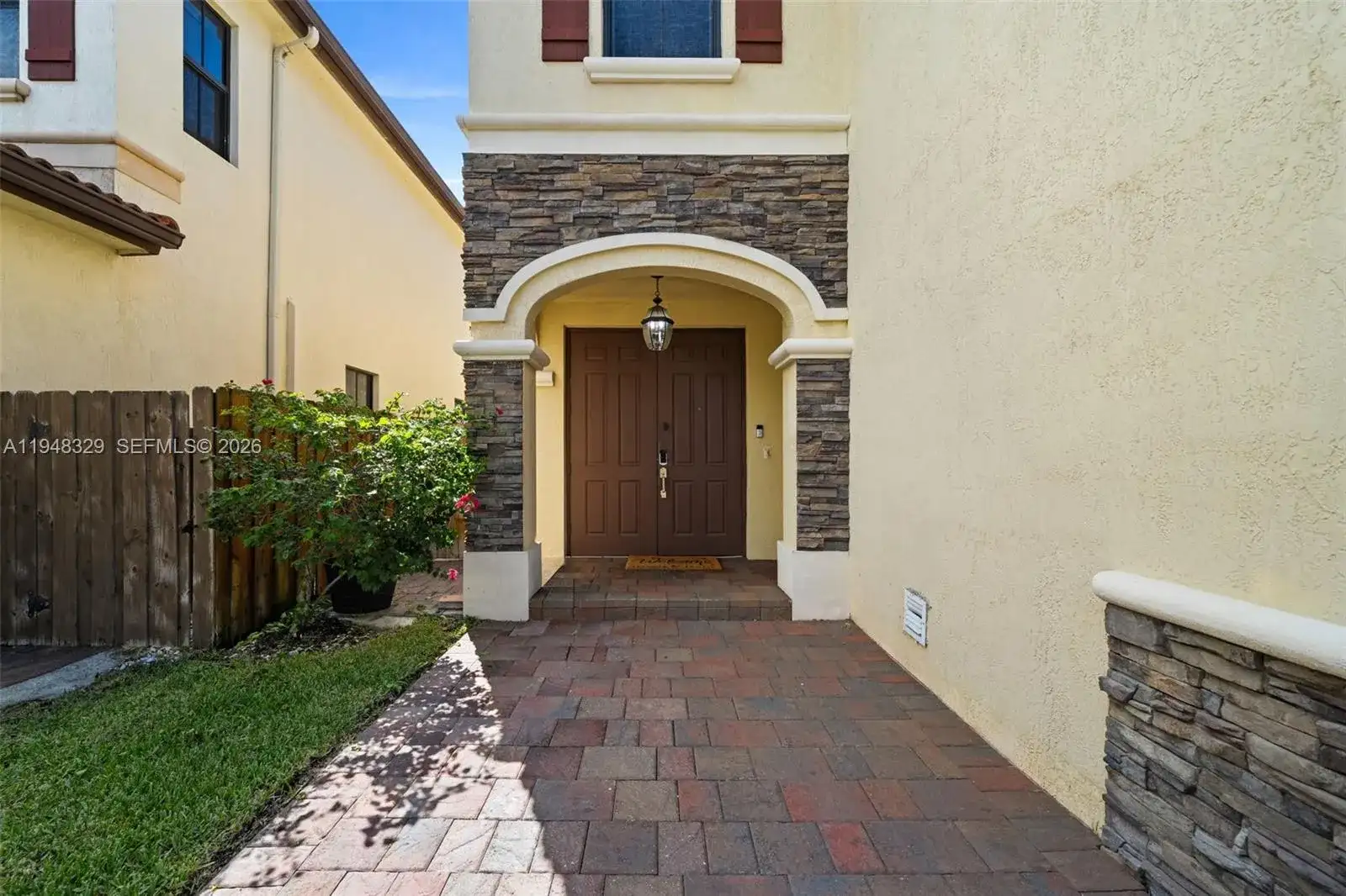 8658 NW 99th Path, Doral FL 33178 photo 2