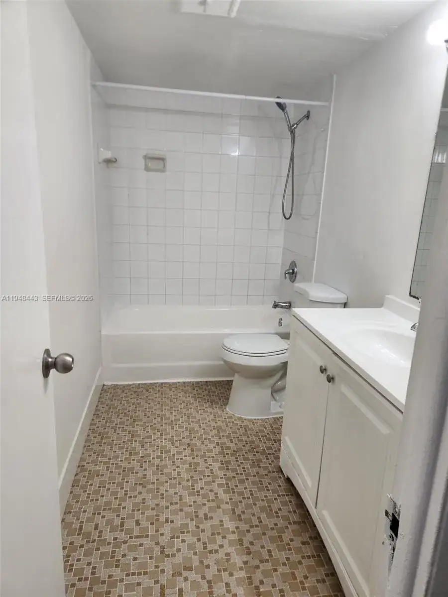 15201 NE 6th Ave # C202, Miami FL 33162 photo 5