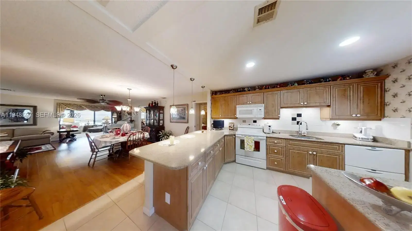 1527 Edgewater Circle, Fort Myers FL 33919 photo 2