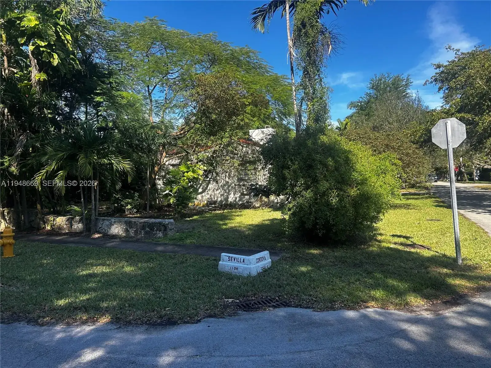 2716 Cordova St, Coral Gables FL 33134 photo 2
