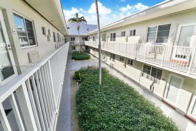 6930 Rue Versailles # 10, Miami Beach FL 33141 photo 4