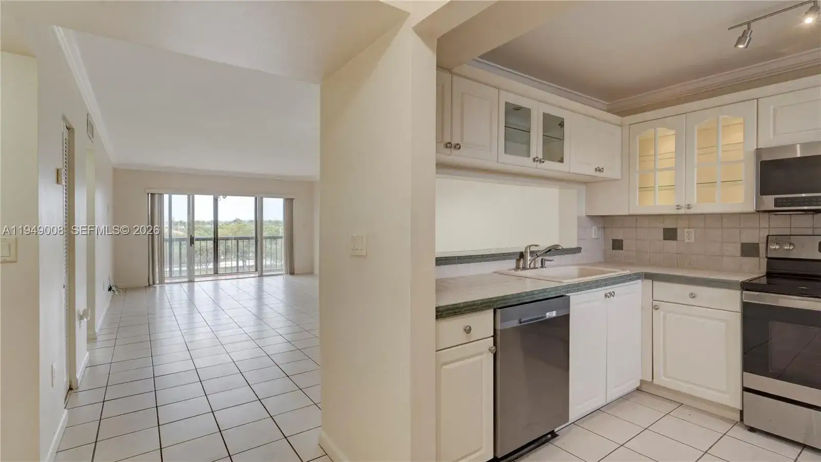 10155 NW 9th St Cir # 401, Miami FL 33172 photo 3