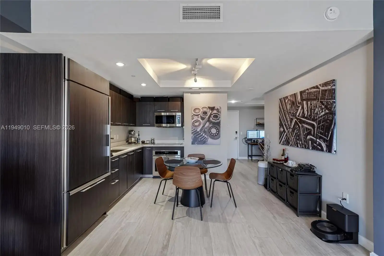 45 SW 9th St # 3405, Miami FL 33130 photo 3