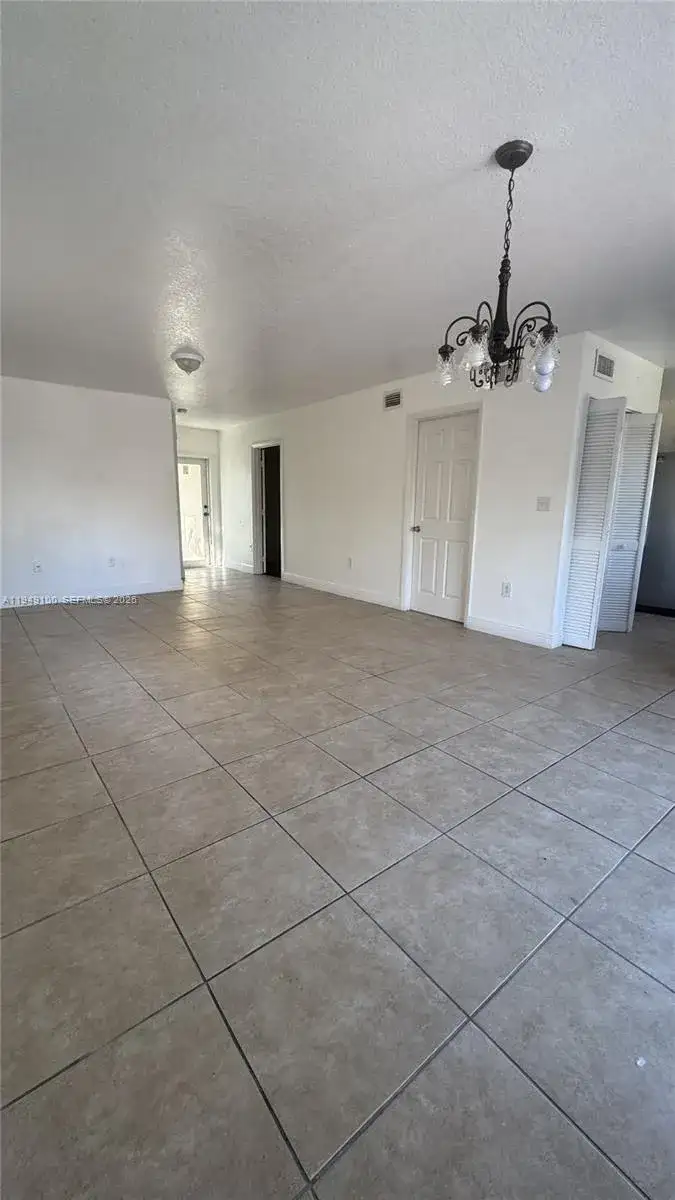 915 SE 13th Rd, Homestead FL 33035 photo 2
