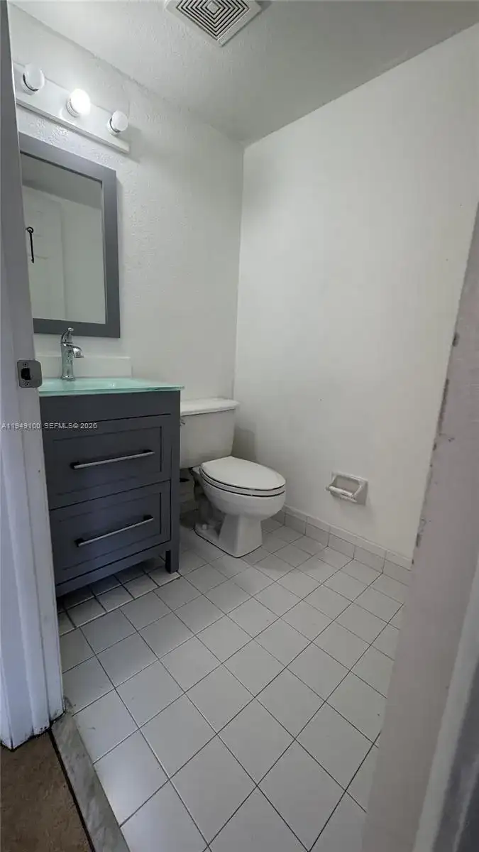 915 SE 13th Rd, Homestead FL 33035 photo 4