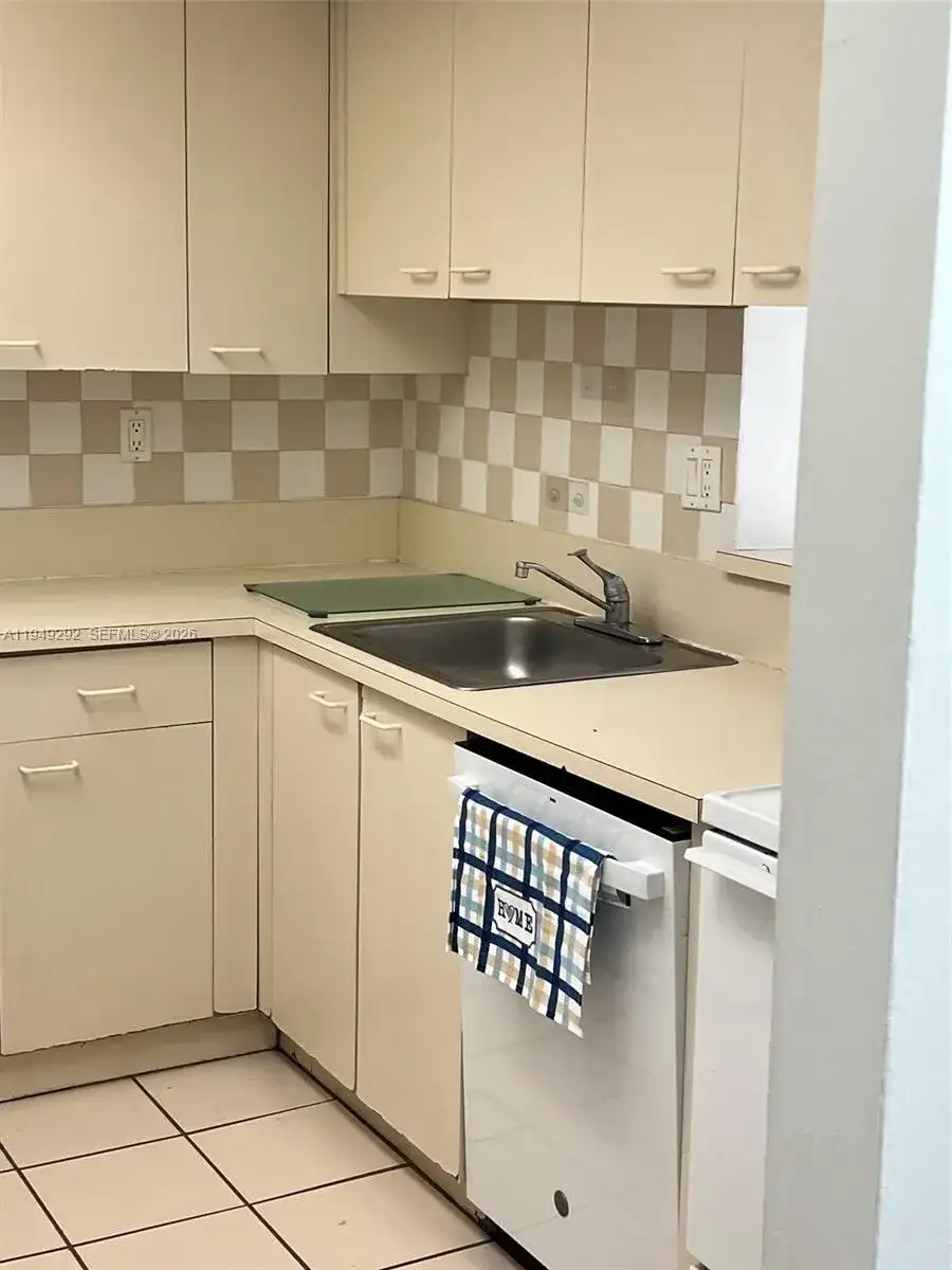 10431 N Kendall Dr # D314, Miami FL 33176 photo 3