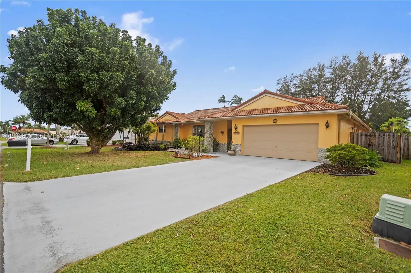 15824 Cotswold Ct, Davie FL 33331 photo 2