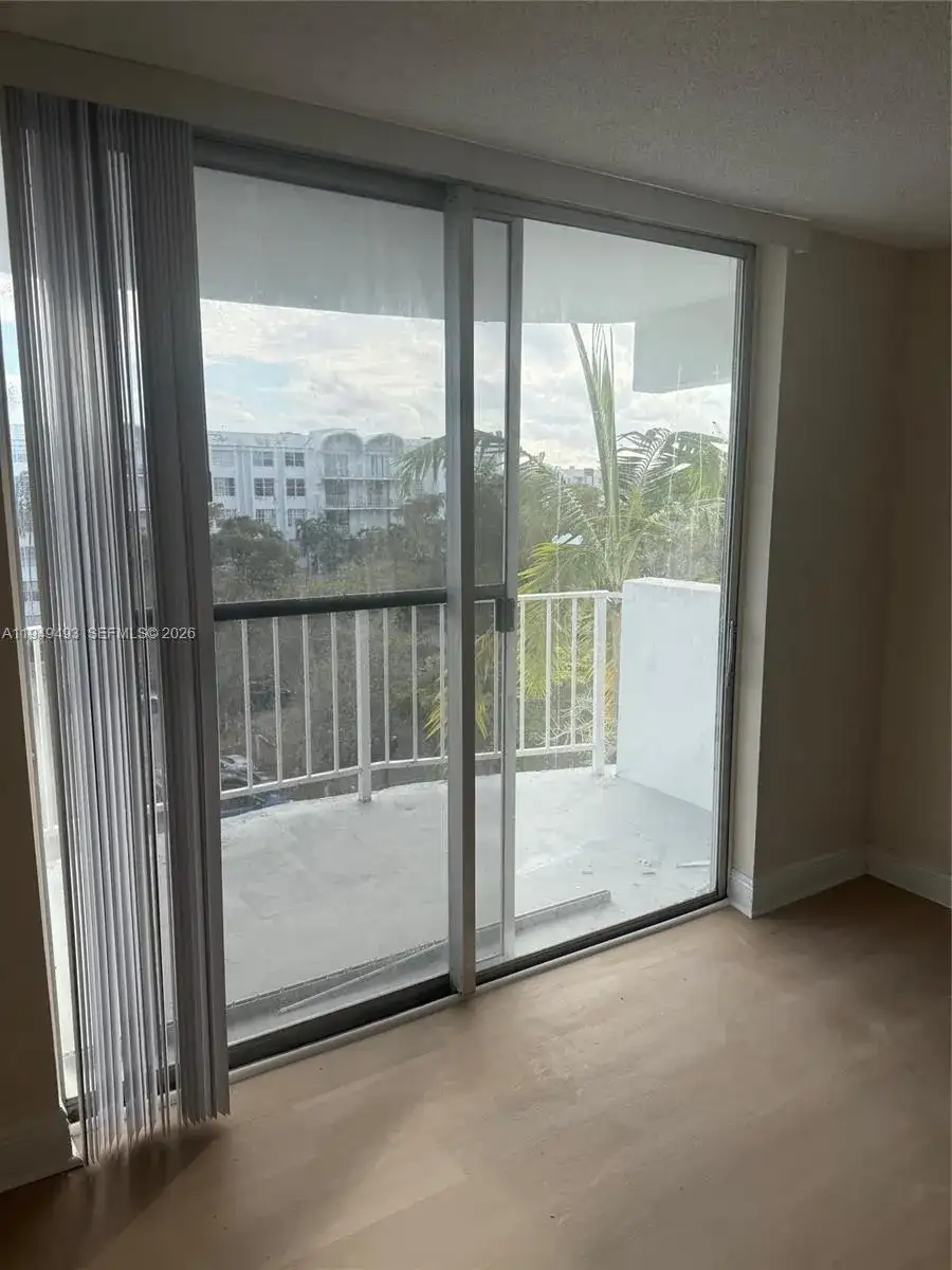 484 NW 165th St Rd # 512, Miami FL 33169 photo 3