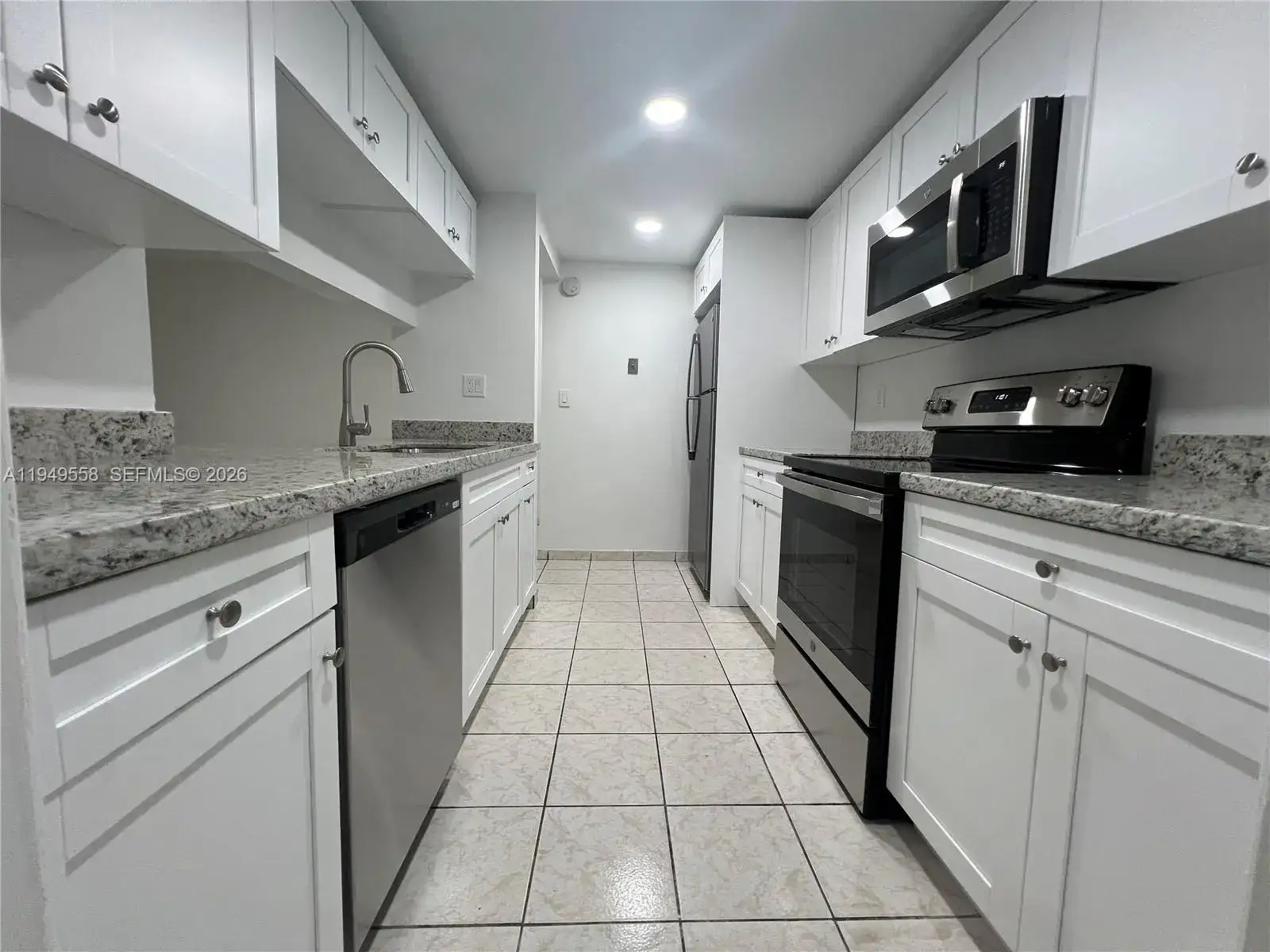 200 W Park Dr # 1, Miami FL 33172 photo 2