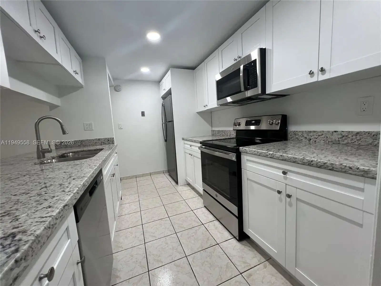 200 W Park Dr # 1, Miami FL 33172 photo 3