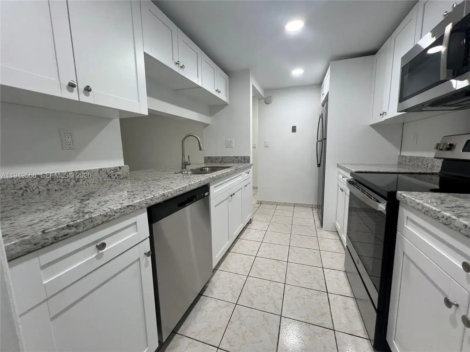 200 W Park Dr # 1, Miami FL 33172 photo 4