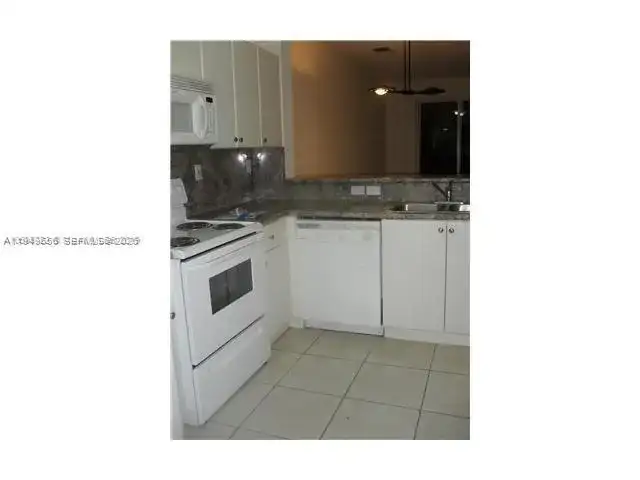 17830 NW 73rd Ave # 22, Hialeah FL 33015 photo 4