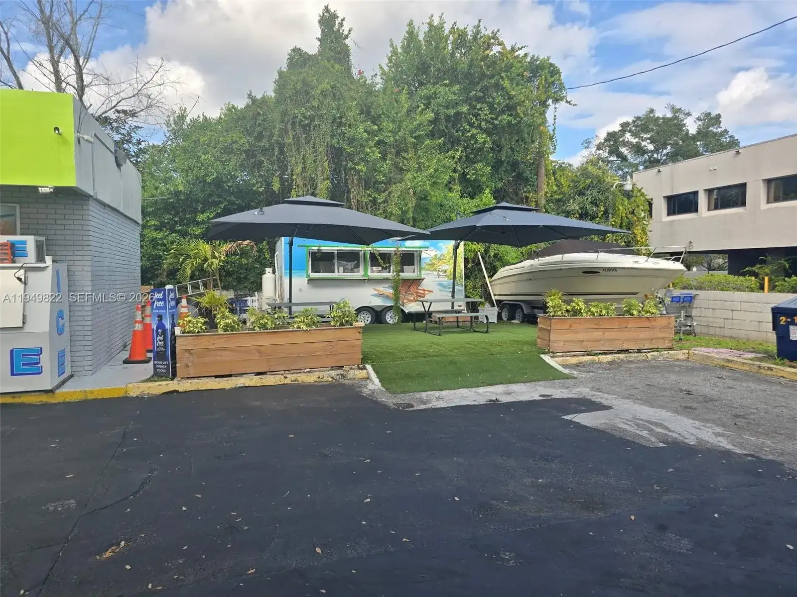 Confidential, Orlando FL 32806 photo 5
