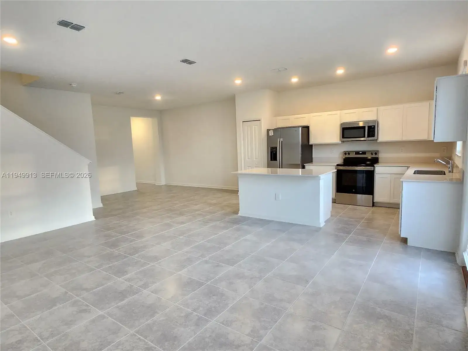 108 Bogey Dr, Davenport FL 33896 photo 4