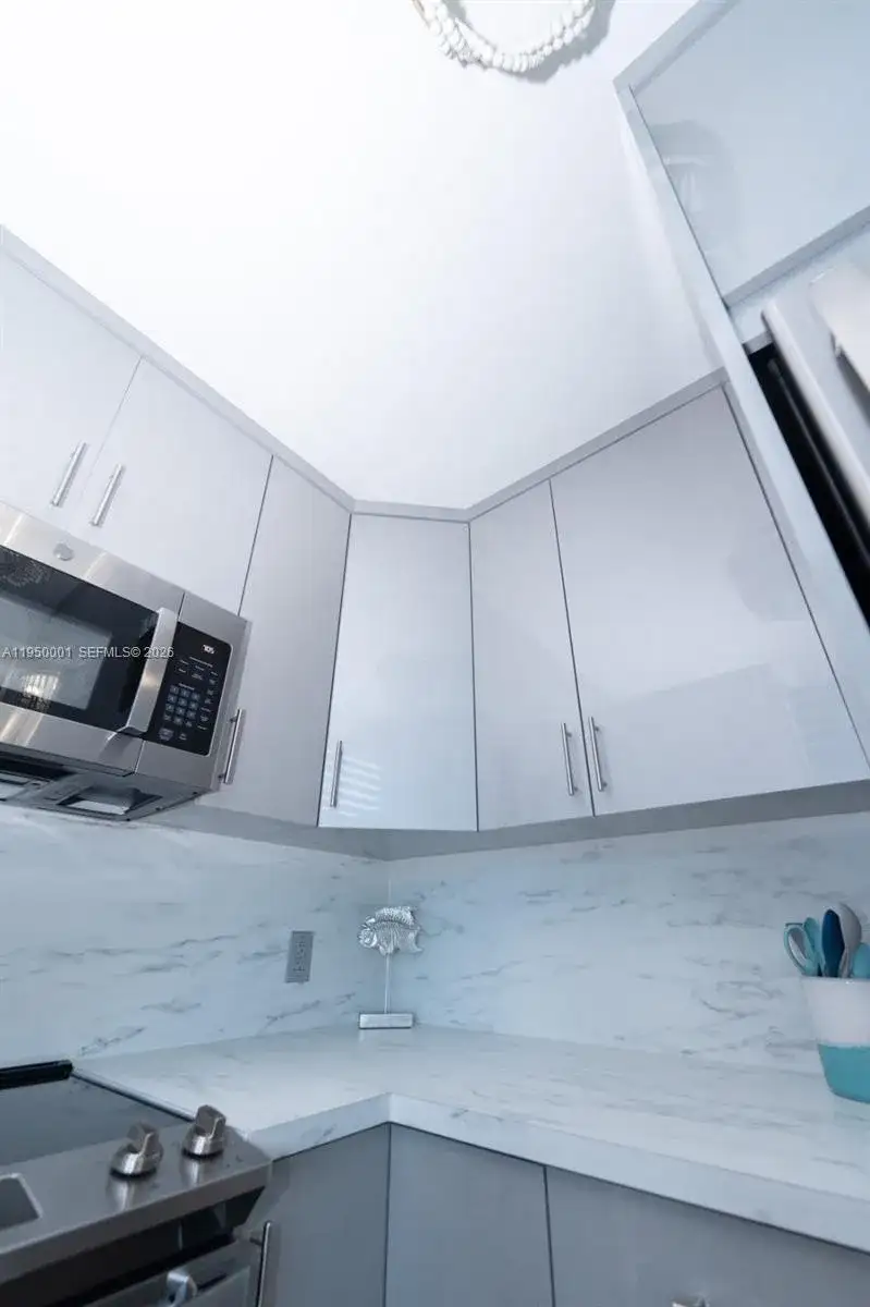 5445 Collins Ave, Miami Beach FL 33140 photo 5