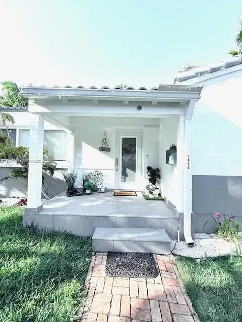 1643 Nethia Dr, Miami FL 33133 photo 4
