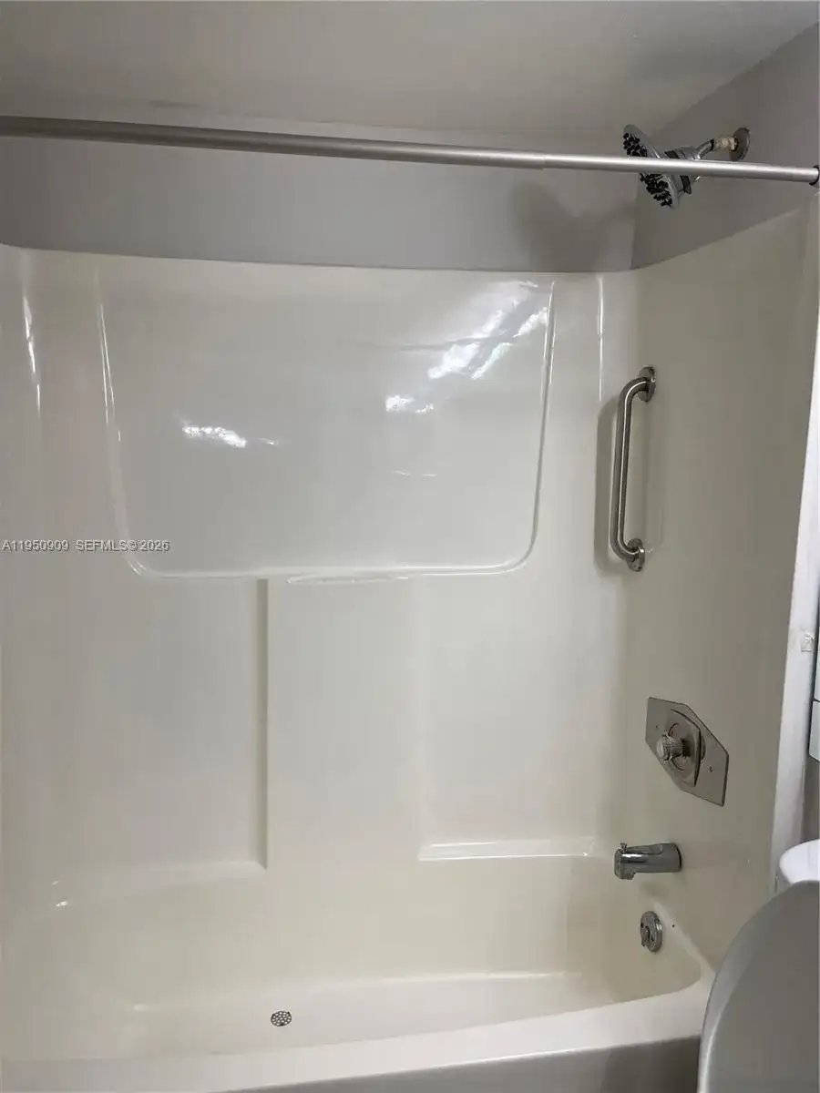 2121 COLLIER Ave # 215, Fort Myers FL 33901 photo 5