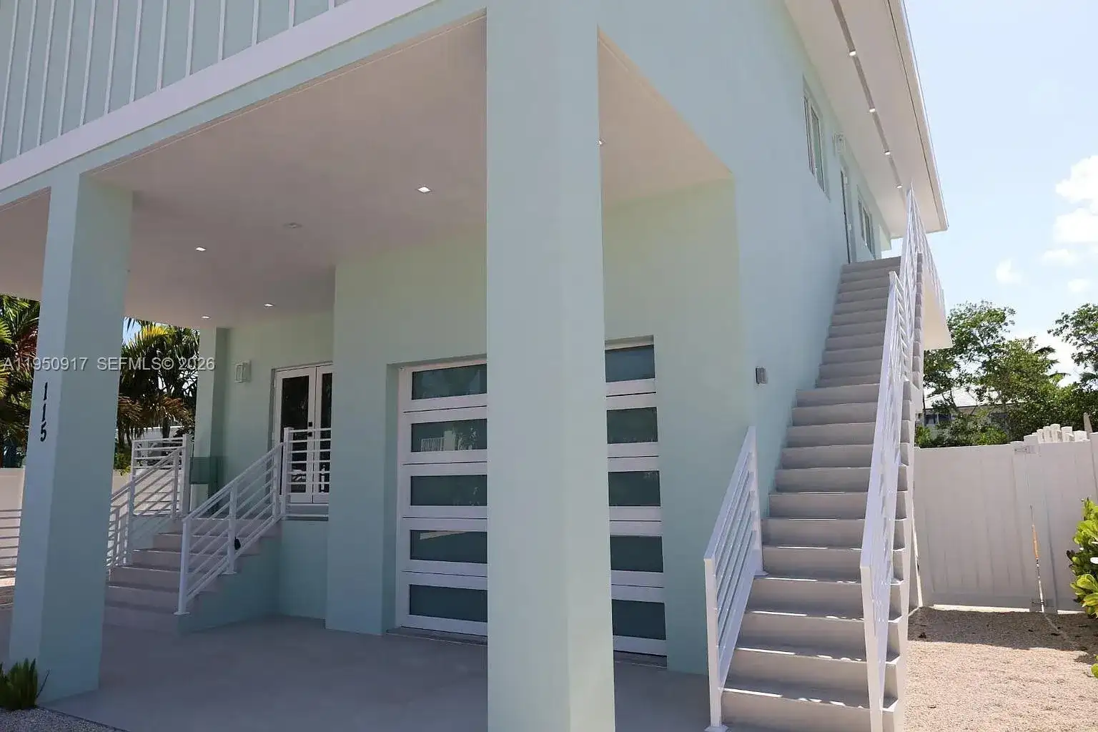 115 Azalea St, Tavernier FL 33070 photo 2