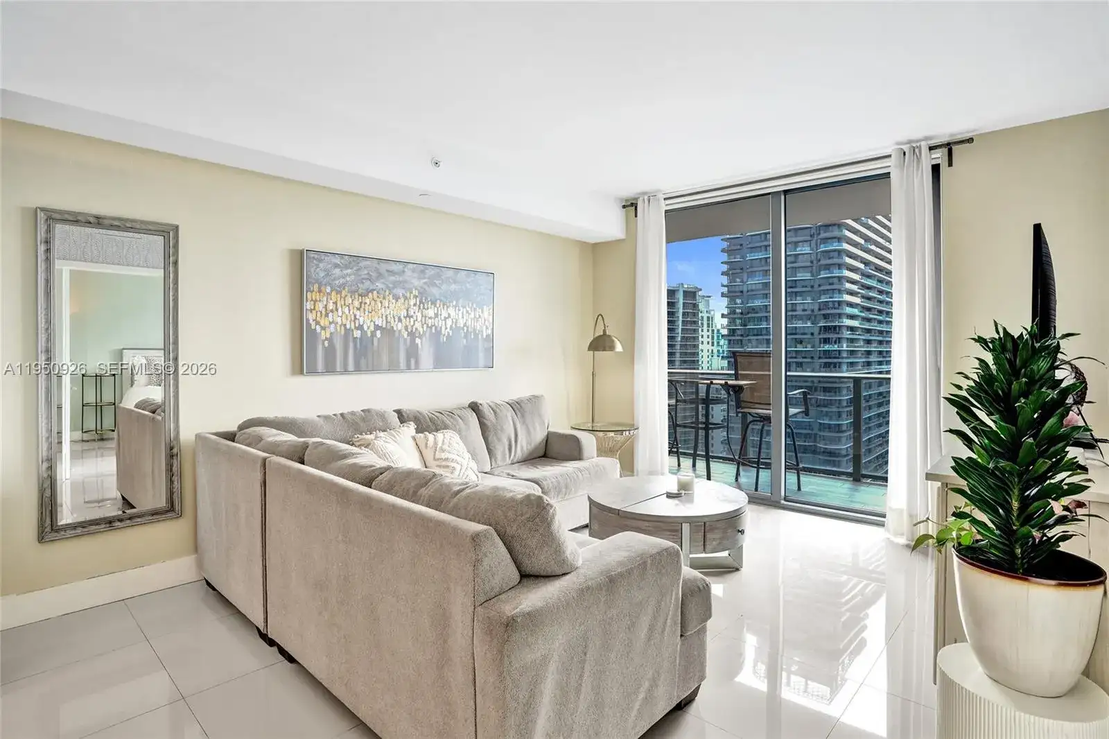 45 SW 9th St # 4004, Miami FL 33130 photo 2