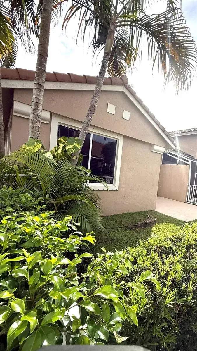 15825 SW 11th St, Pembroke Pines FL 33027 photo 5