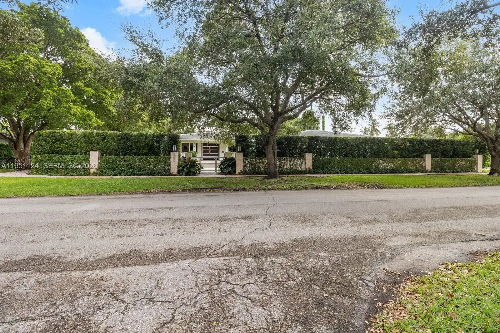 5601 Maggiore St, Coral Gables FL 33146 photo 2