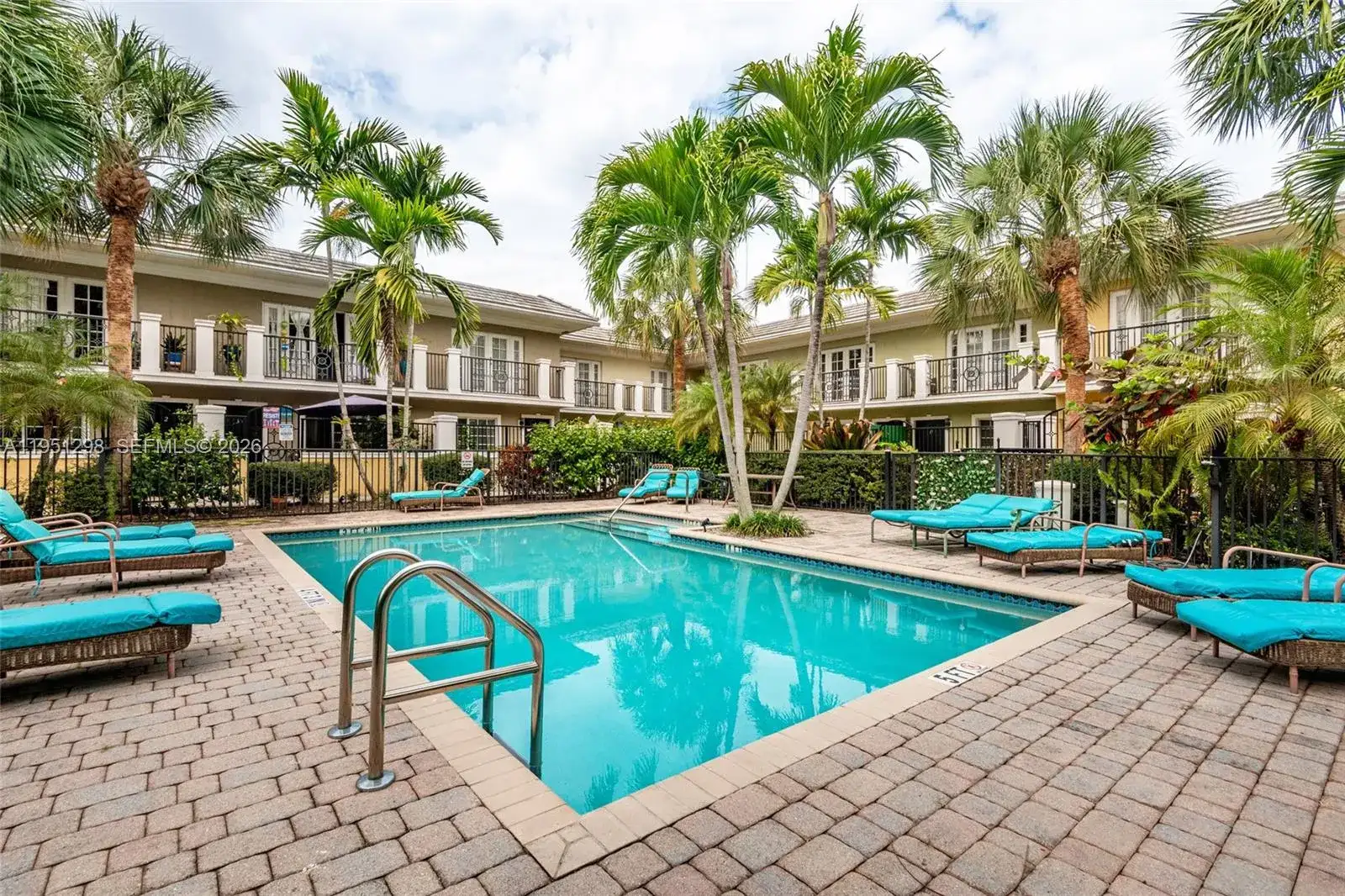 1000 Palm Trl # 6, Delray Beach FL 33483 photo 2