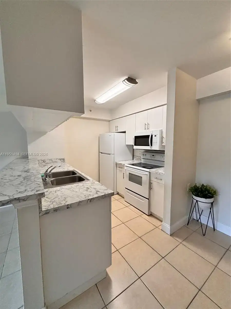 450 S Park Rd # 104, Hollywood FL 33021 photo 3