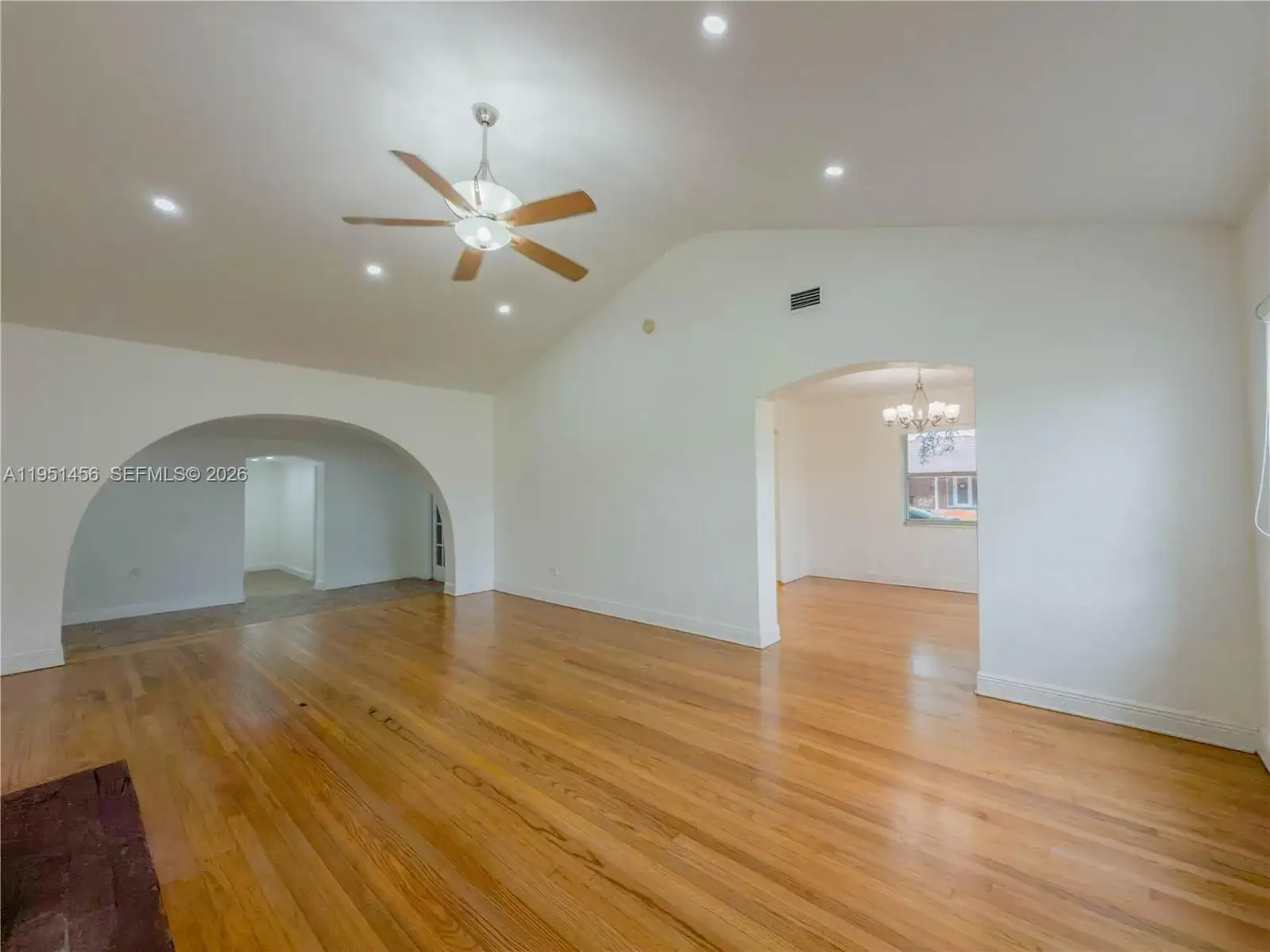 410 Pinecrest Dr, Miami Springs FL 33166 photo 2