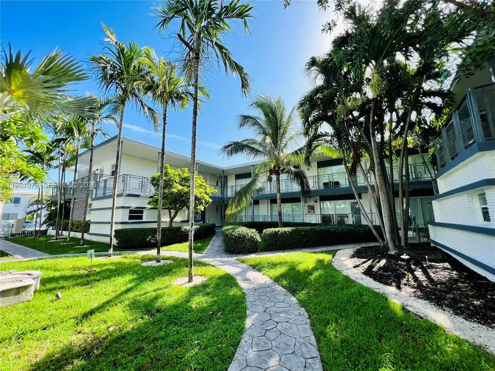 946 Bay Dr # 4, Miami Beach FL 33141 photo 2