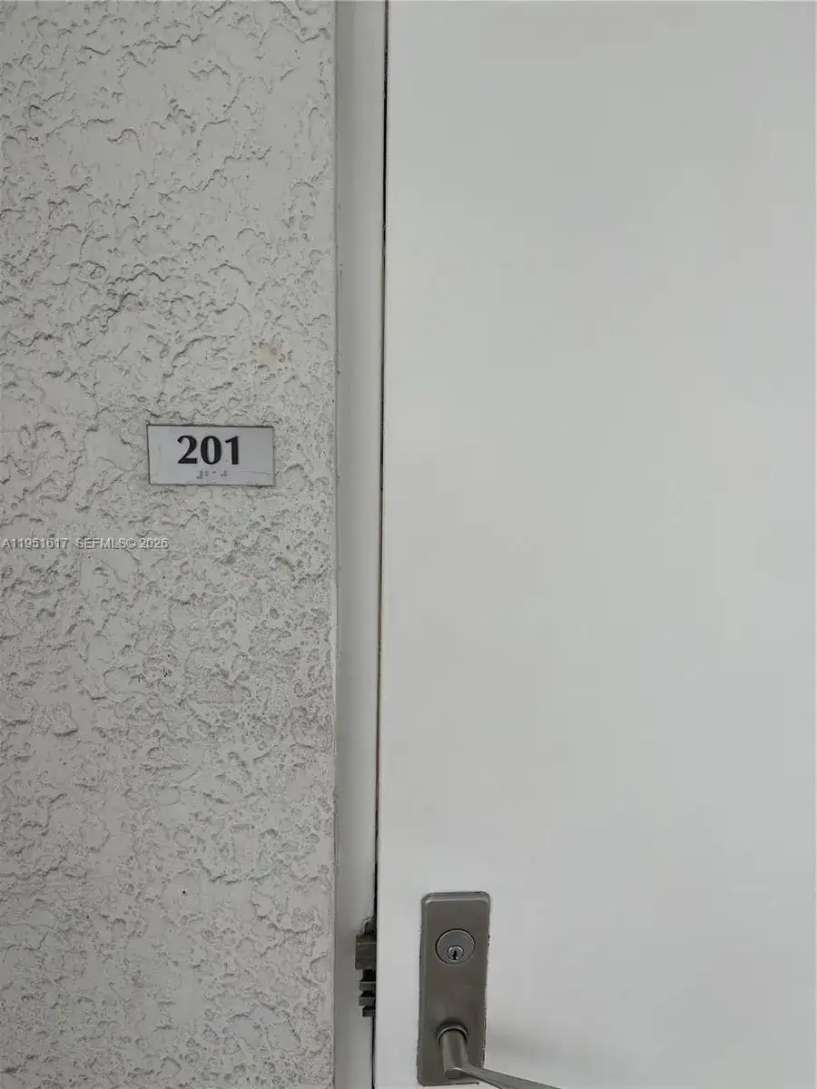 15051 ROYAL OAKS LN # 201, North Miami FL 33181 photo 2
