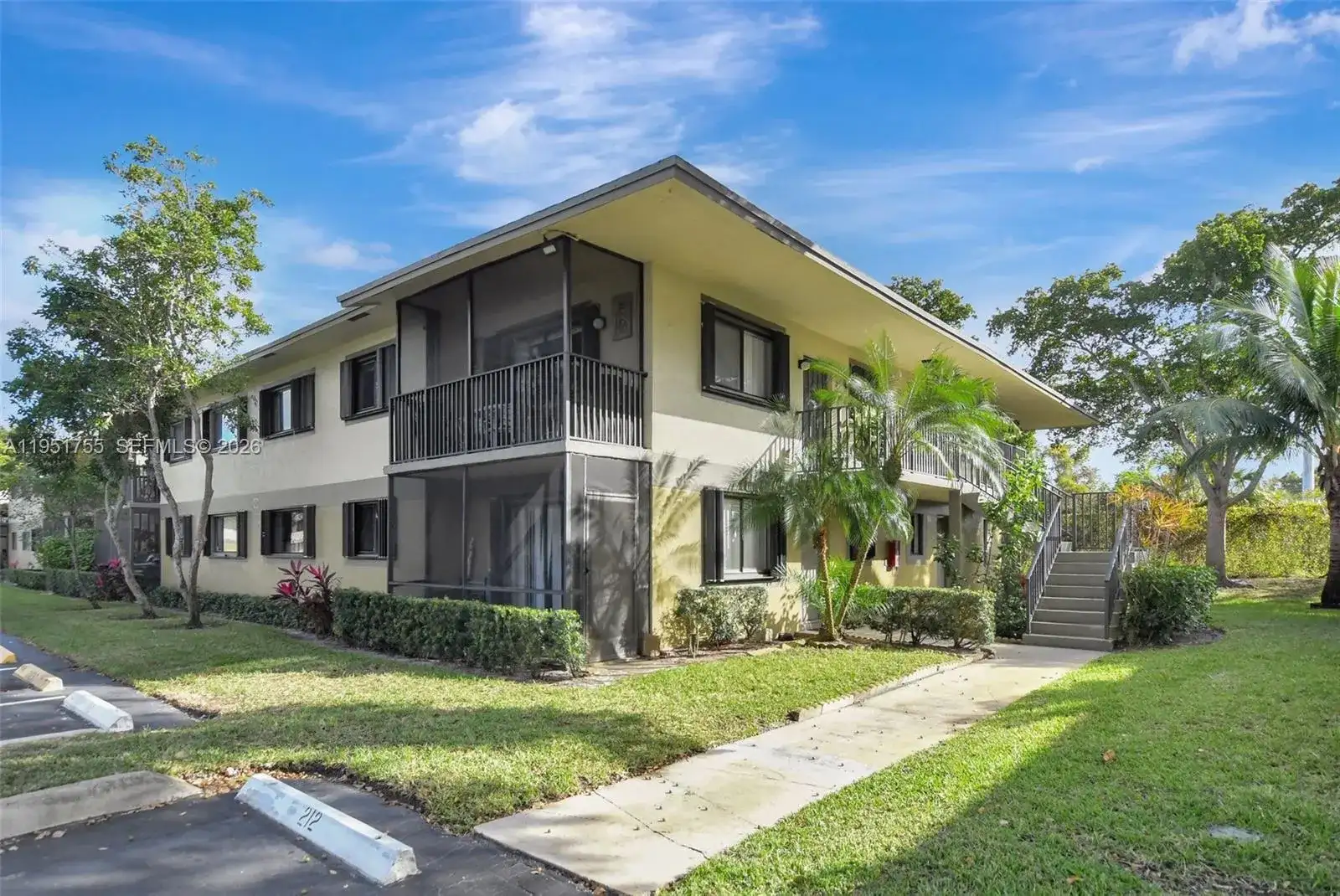 588 Trace Cir # 211, Deerfield Beach FL 33441 photo 2
