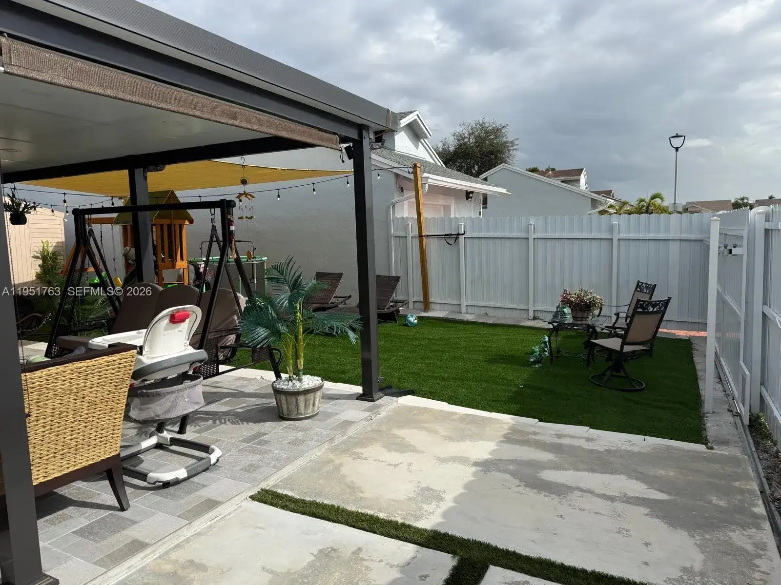 1041 SW 111th Ave, Pembroke Pines FL 33025 photo 4