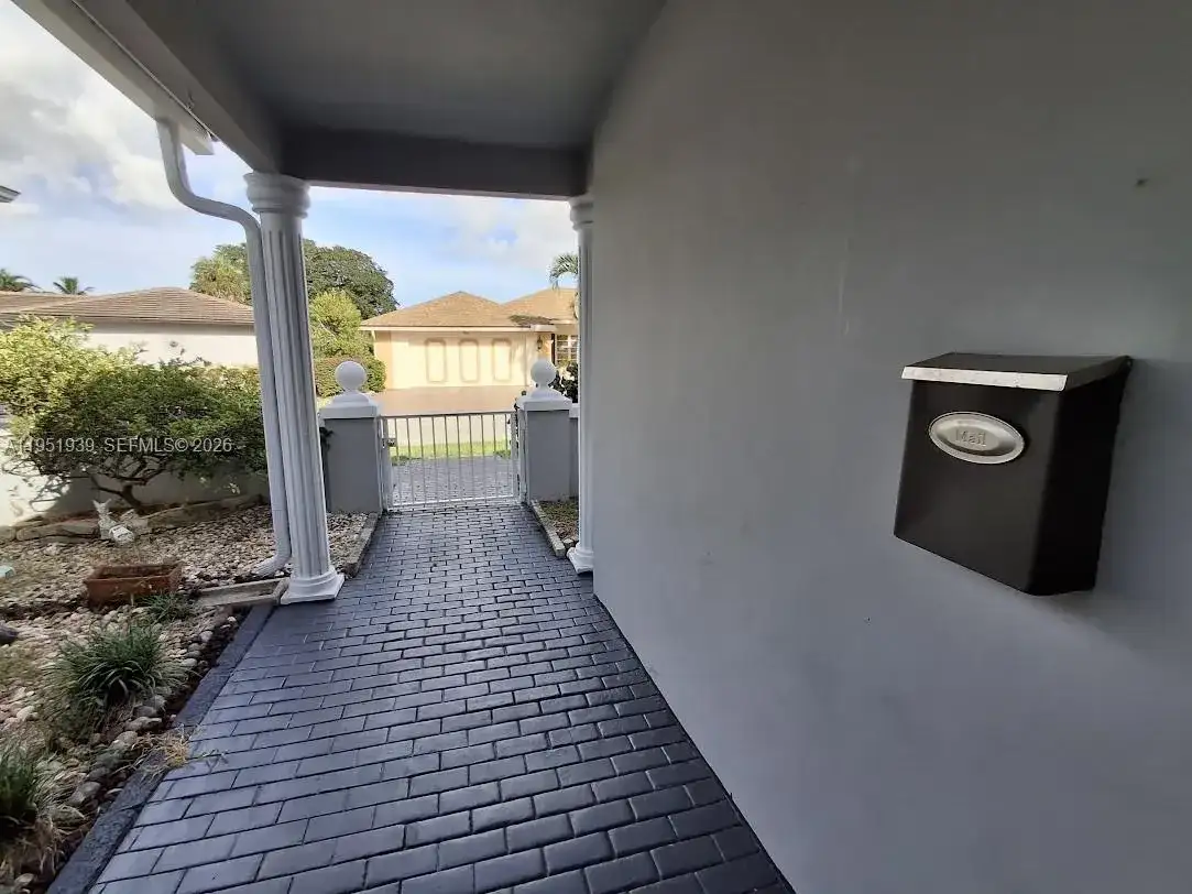 4511 Queen Palm Ln, Tamarac FL 33319 photo 5