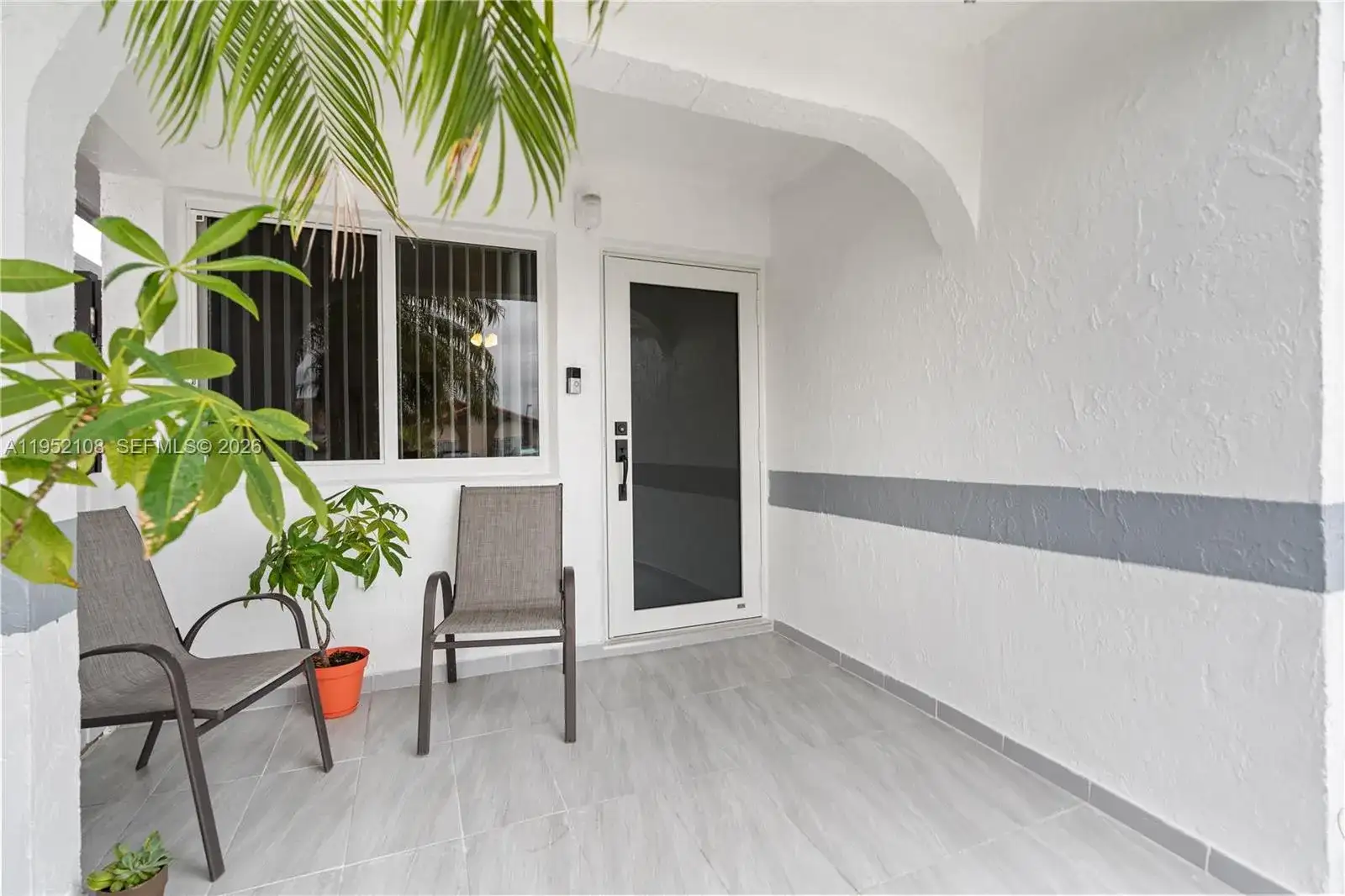 6919 W 29th Way, Hialeah FL 33018 photo 2