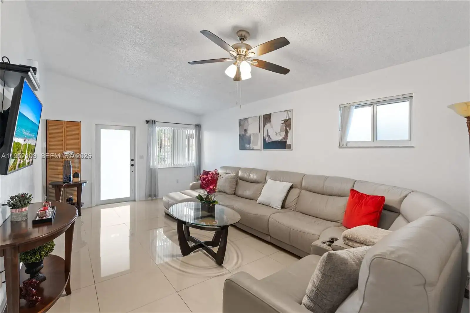 6919 W 29th Way, Hialeah FL 33018 photo 4