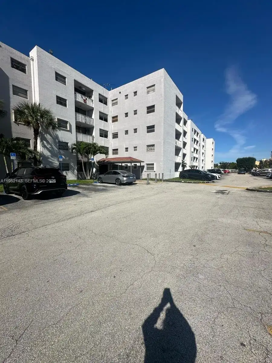 8145 NW 7th St # 307, Miami FL 33126 photo 3