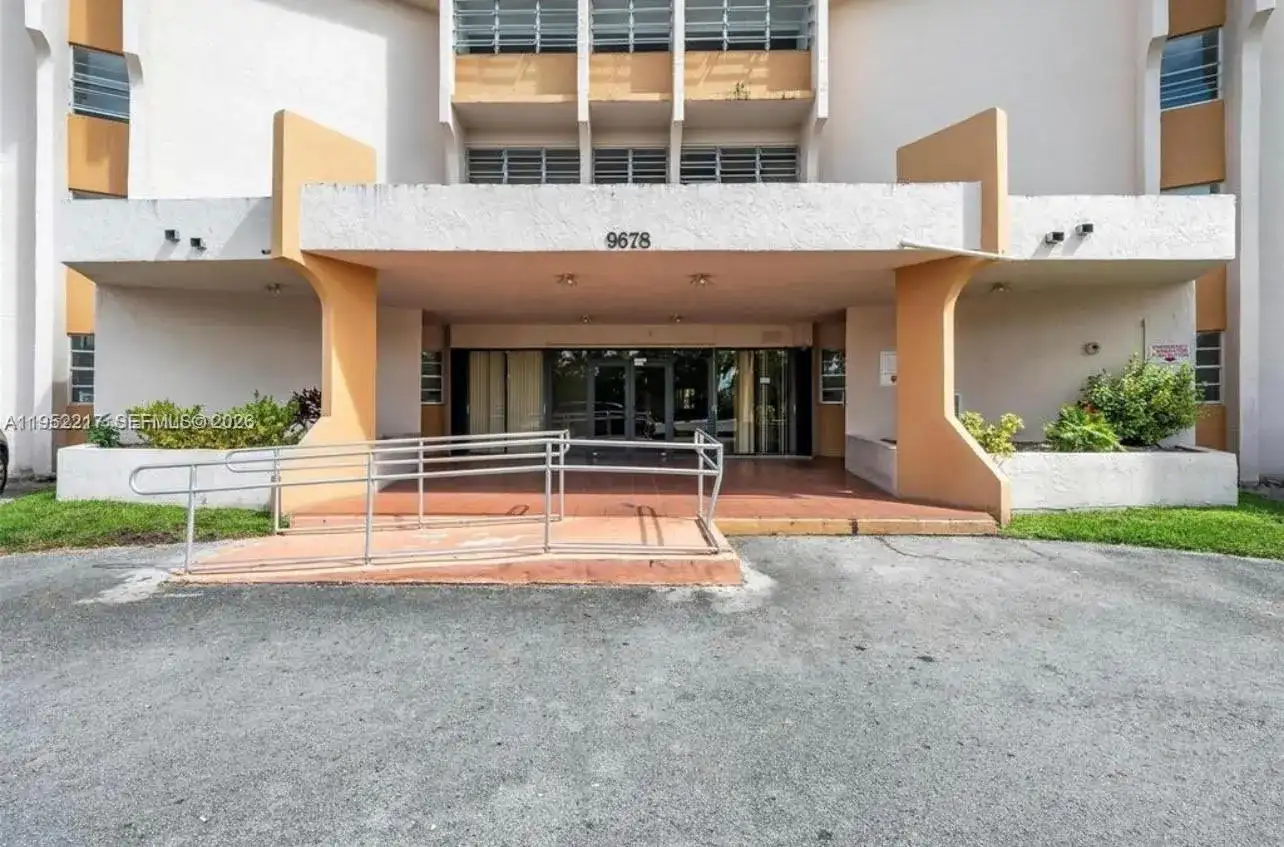 9678 Fontainebleau Blvd # 308, Miami FL 33172 photo 3