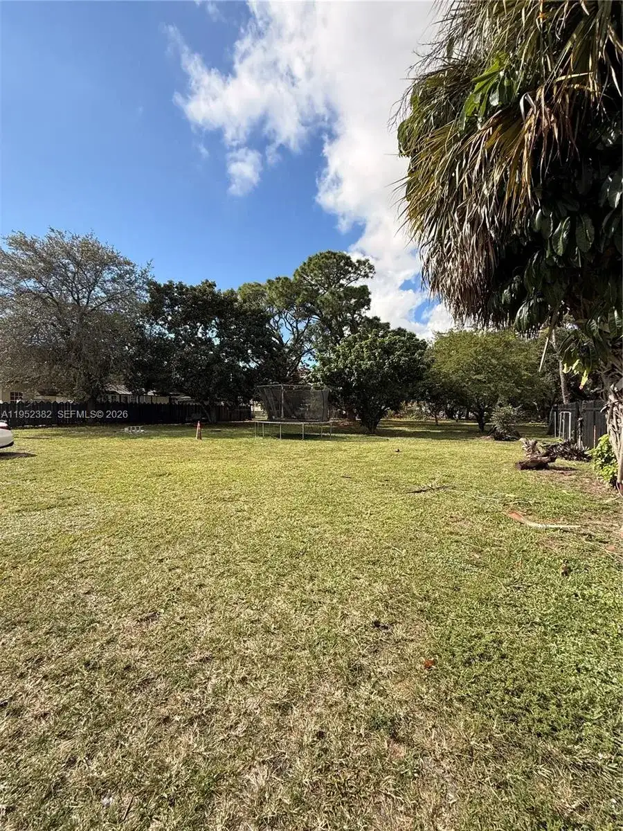 17520 NW 18th Ave, Miami Gardens FL 33056 photo 3