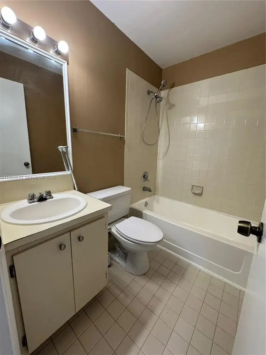 7235 NW 179th St # 311, Hialeah FL 33015 photo 2