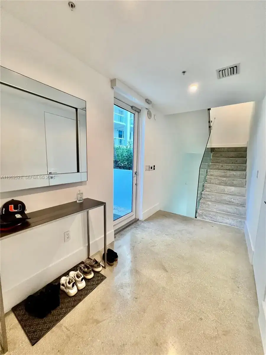 50 S Pointe Dr, Miami Beach FL 33139 photo 2